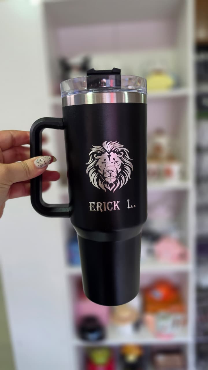 Termo negro con grabado de nombre para pedido especial